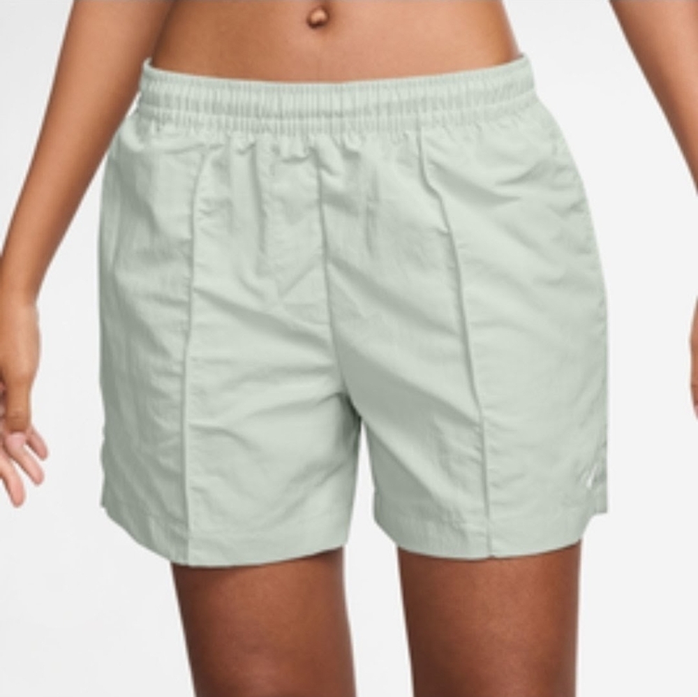 Nike Women's Mid Rise 5" Length Athletic Shorts Size Small
